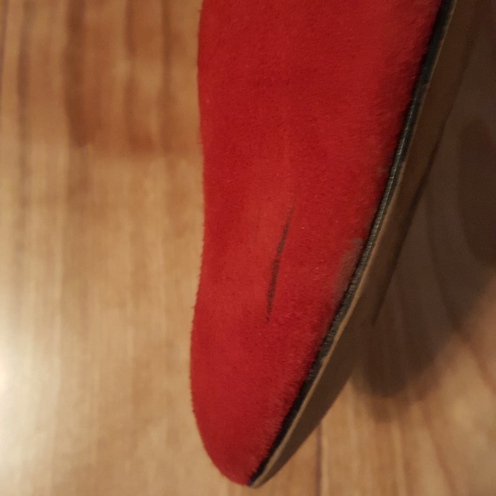 Red Pumps - Picture 4 of 4